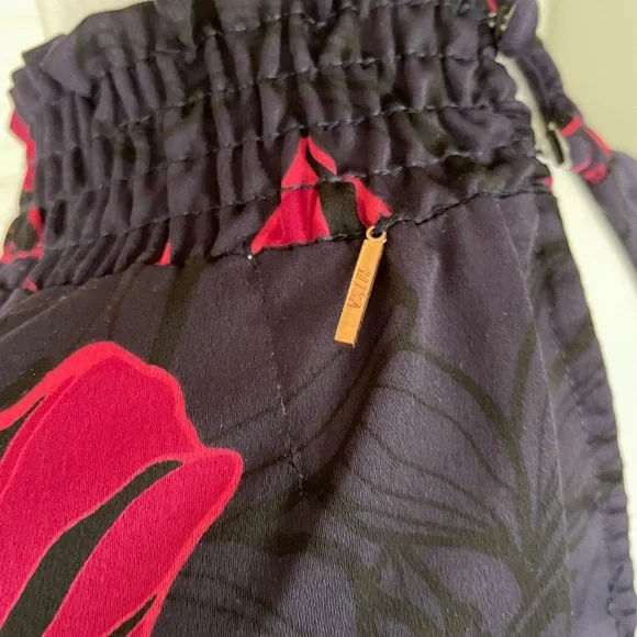 Miss Los Angeles flowy mock neck top XS - Picture 6 of 7